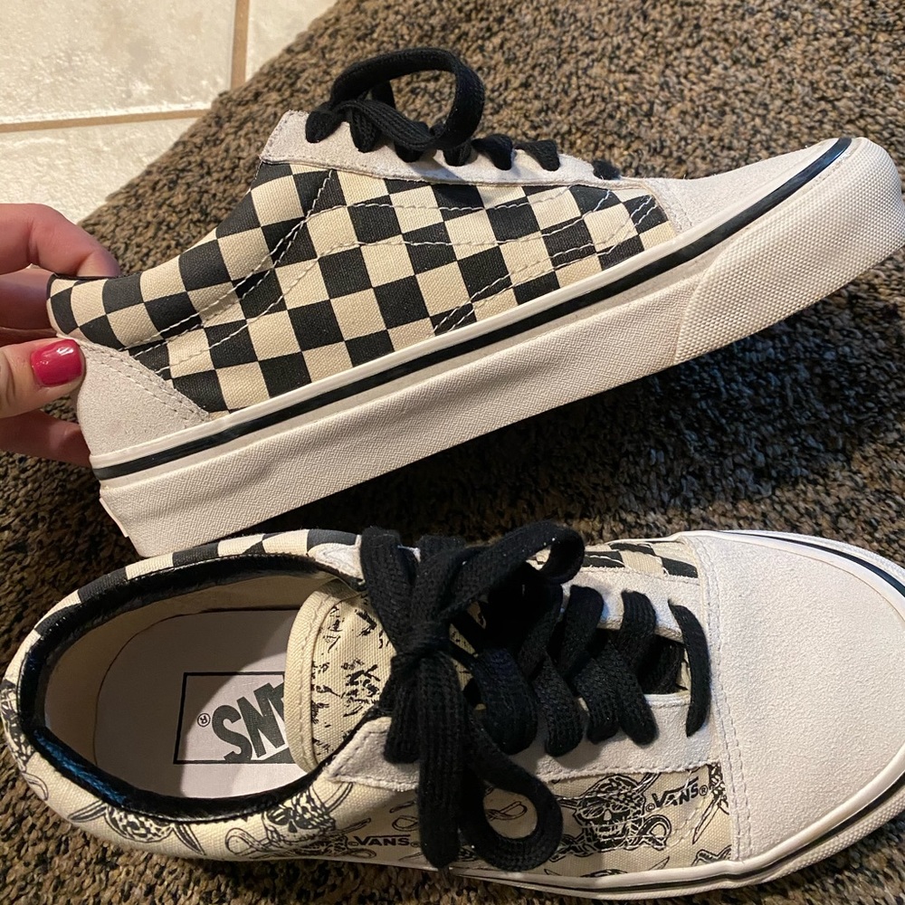 Rare Black/Ivory Vans, size 7 ❤️